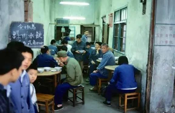 外国人拍摄的70年代中国老照片：想不到70年代的人们是这样子