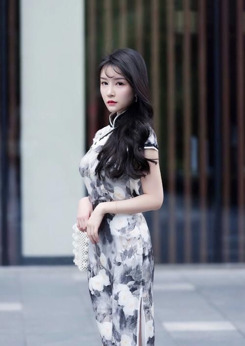  『时尚女生们』坚持做自己，穿旗袍的气质女生，轻松展现出了优雅大气的美