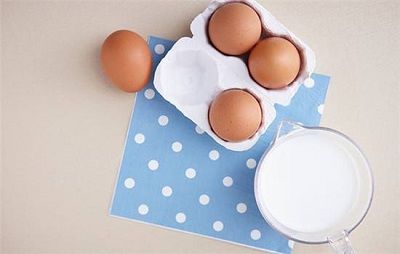 宝宝真的再饿也不能空腹喝牛奶吗?不要再被谣言误导了