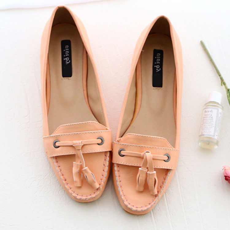 时髦的80后嫂子，早就不穿恨天高，就这样的单鞋，养脚又迷人