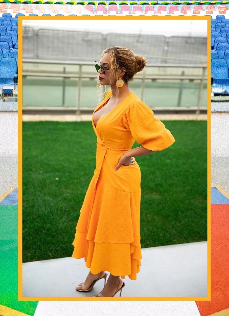 Angelababy穿Dior裙在跑男正经唱歌，这么美的纱裙何穗拿来套T恤?