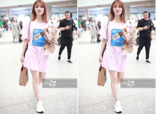 一直未出现的徐璐,近日一身粉嫩现身商场赚足眼球