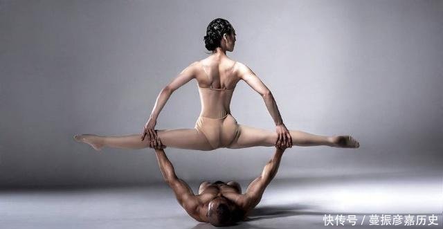  柔术美女：中国第一柔术美女，身体能轻松摆出“M”，甚至惊艳全