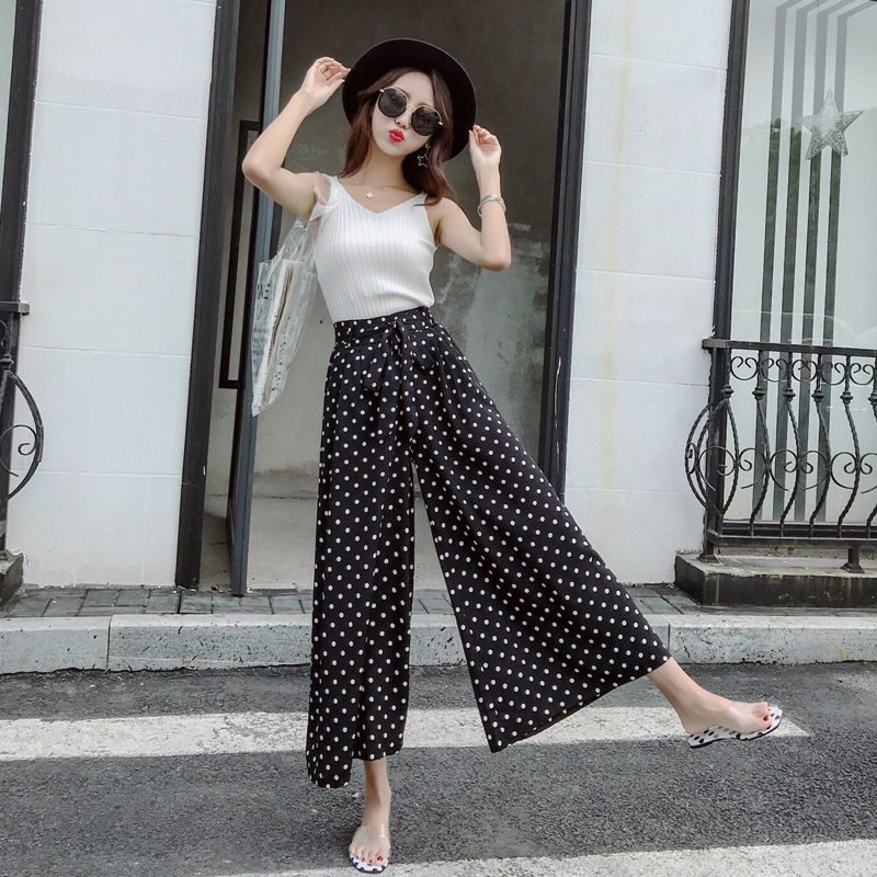 穿裙子很多时候都不方便，还是这种裤裙好，比裙子还美也不怕走光