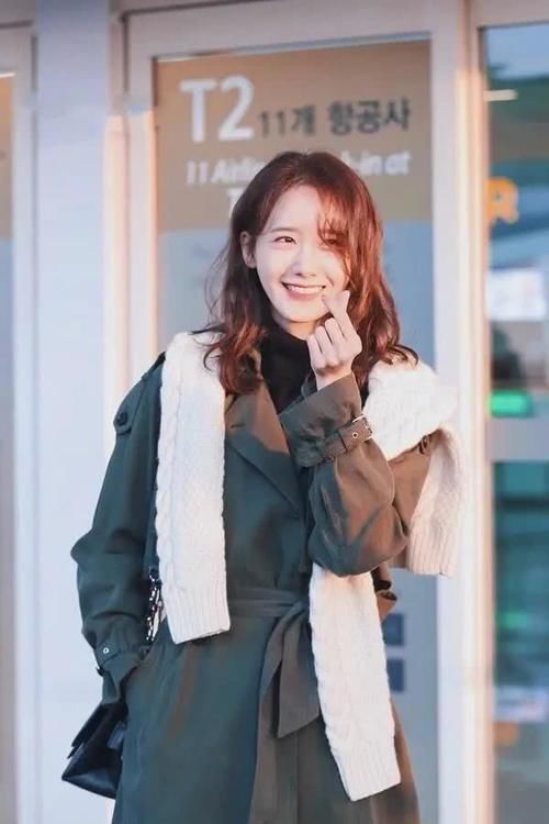  『女人』40岁以上的女人别随便烫头发，3款简约好看的发型，让你年轻5岁