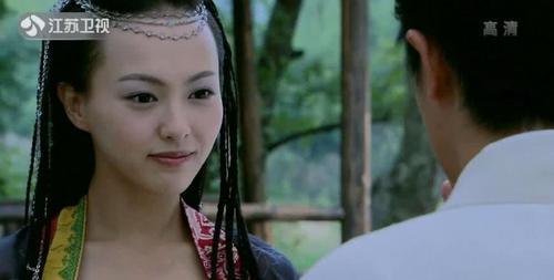 看看紫萱戴过的额饰,一个比一个精致,就知道现在古装剧有多敷衍