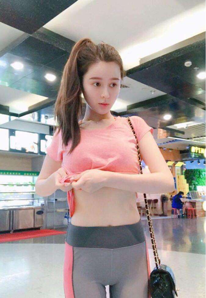 街拍：显身材又显气质的打底裤, 让你轻松拥有唯美的姿态