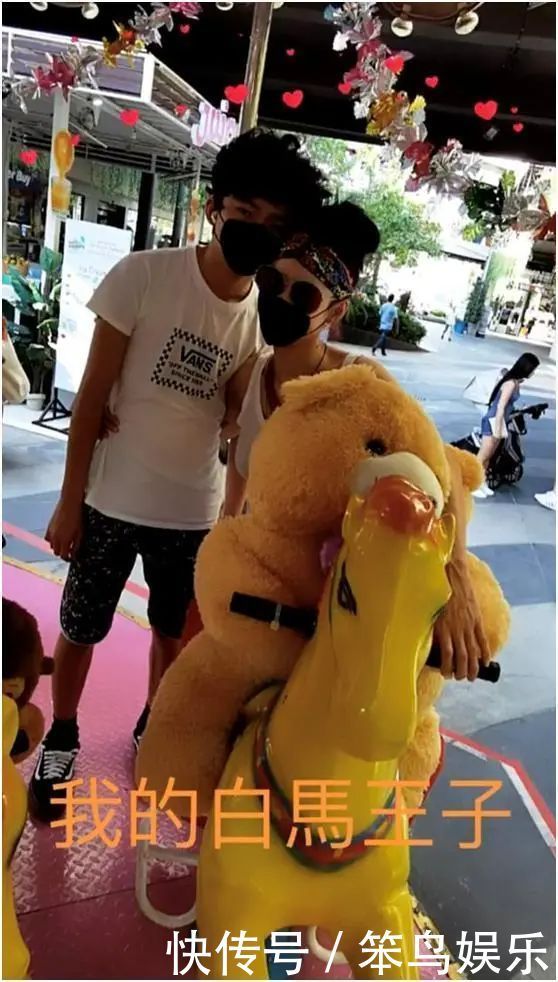 『上身』谢霆锋长子赤裸上身荷尔蒙爆棚,张柏芝变迷妹,二儿子一旁受冷落