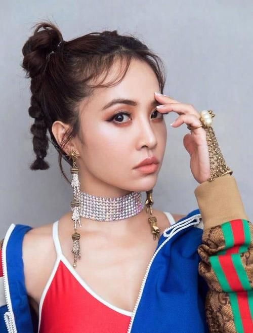 38岁蔡依林机场未修图曝光,美艳似真人芭比!网友:比精修图美