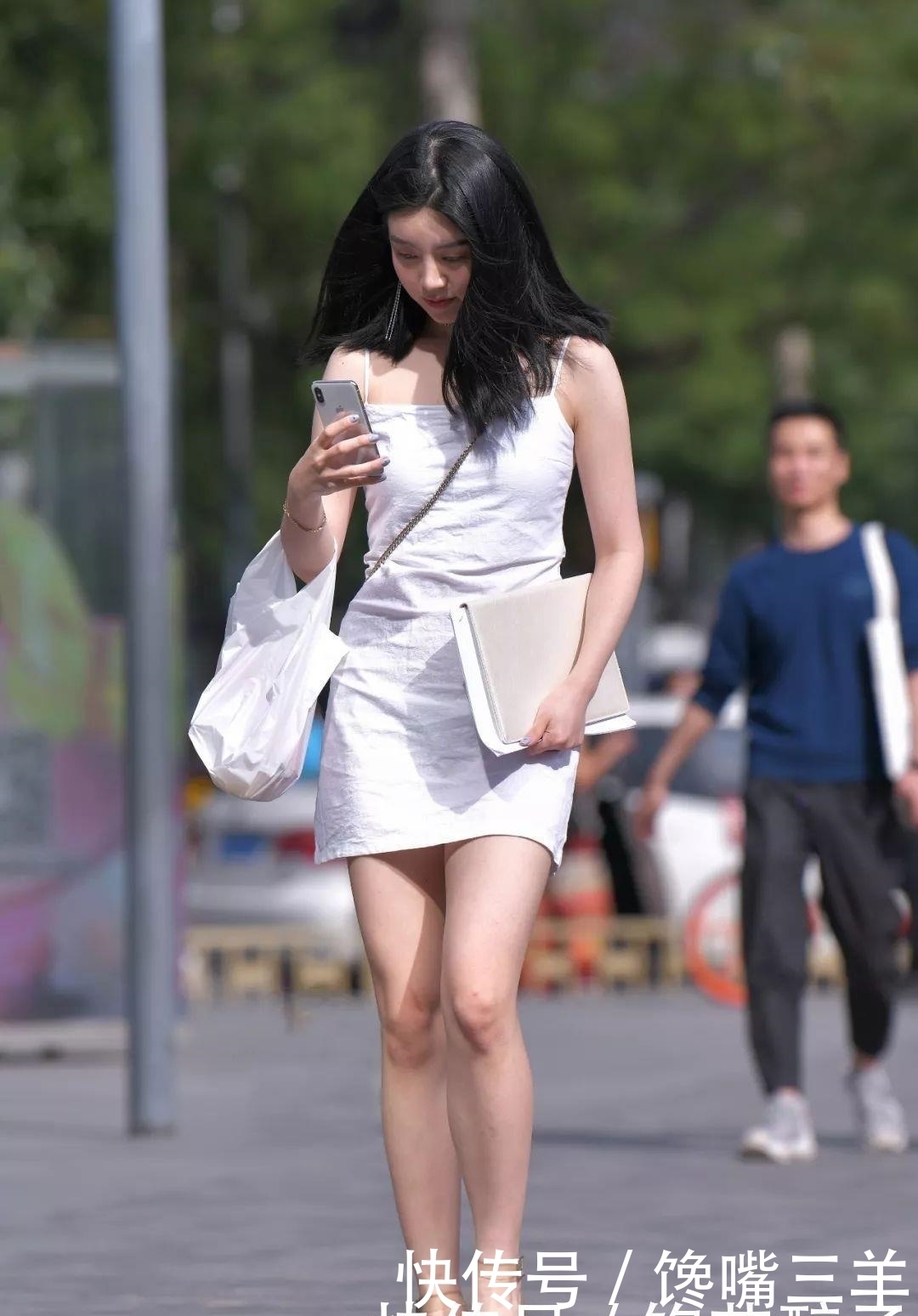 时尚|时尚街拍/大长腿的女孩,你的鞋子似有若无