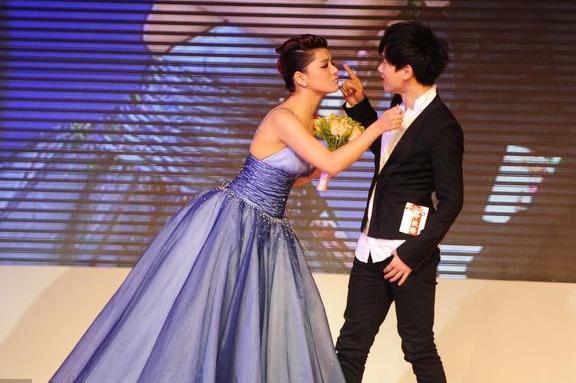 谢娜称自己亲自带娃，不用保姆和妈妈带，可惜随后就被网友拆穿