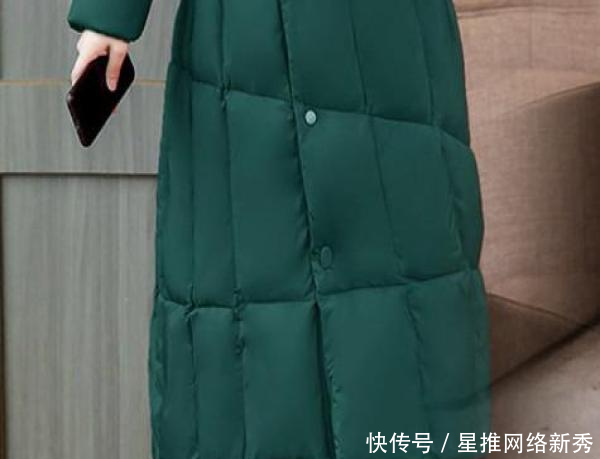  『舒适』羽绒服不要配打底裤, 瞧下面这样穿, 走到哪都美成焦点