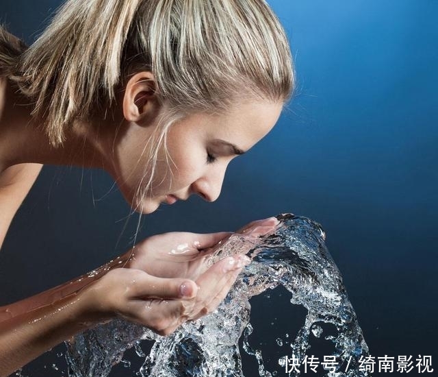 洗面■长知识：洗脸也有大学问，你的方式正确吗