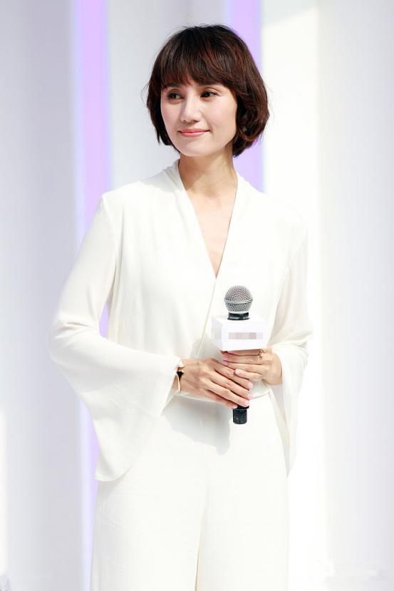 当47岁俞飞鸿再次同框40岁袁泉，网友:终于见识了真正的气质女神