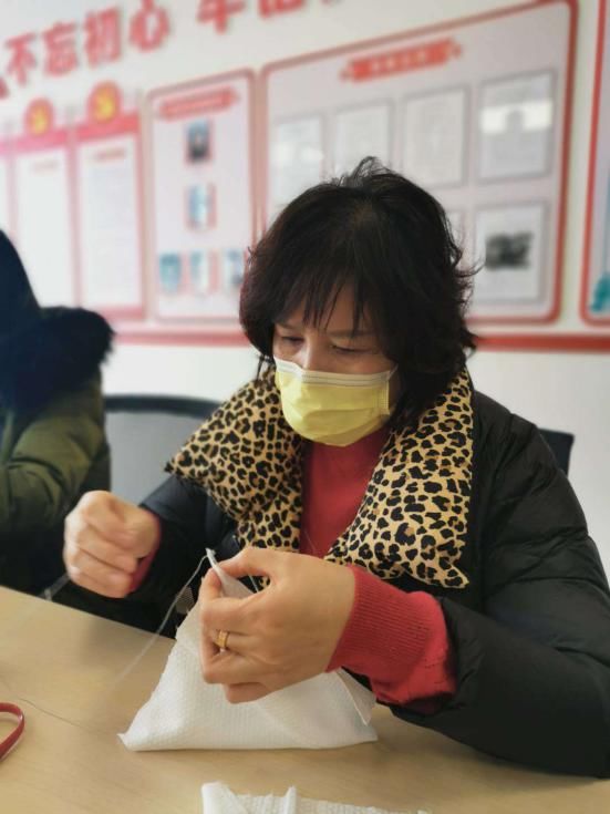  疫情防控■不戴口罩不准进菜场，这批特制的“菜篮子口罩”今天