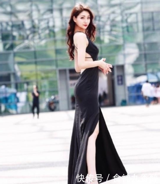 「 美女」一件粉色背心配白色短裤,时尚性感迷人,美目盼兮的美女