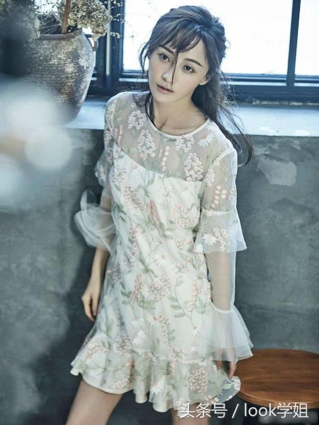 姚笛越来越有韵味了，轻熟女风不失活泼感，网友：身材颜值都在线