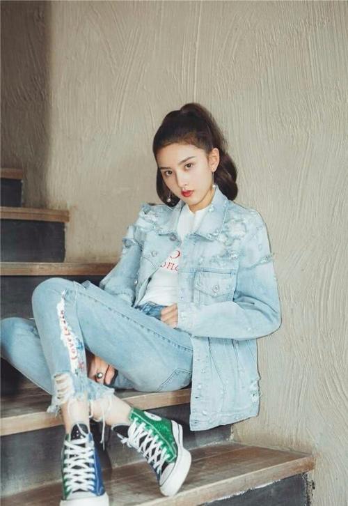 宋祖儿本来想靠这条裙子吸引目光，没想到大家都关注她的腿！