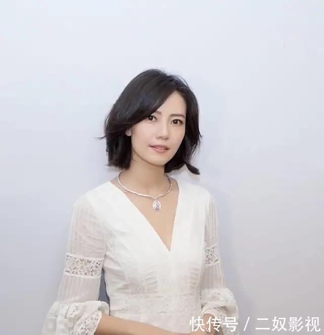 【美女】路人街拍,手挽手的时尚闺蜜,时髦大方的裙子搭配,帅气大方