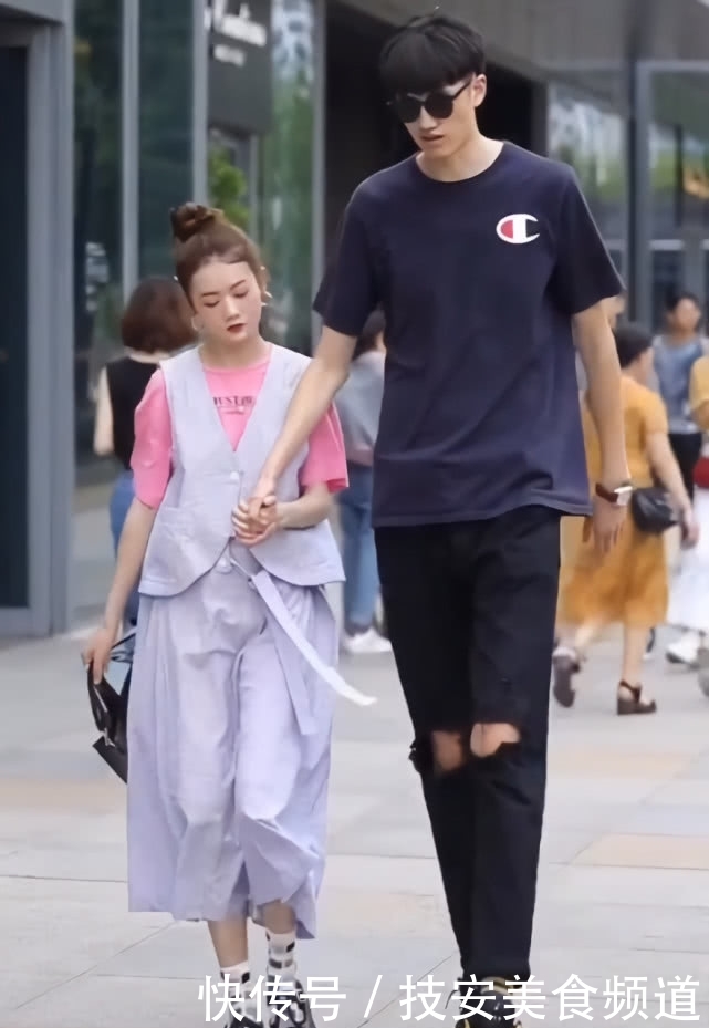  「生则是穿」全网身高差最大情侣：“我穿裙挡腿，只为显你腿更长”，甜爆！