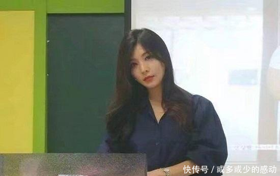 街拍 韩国美女老师上课, 学生却感到“凶”气十足