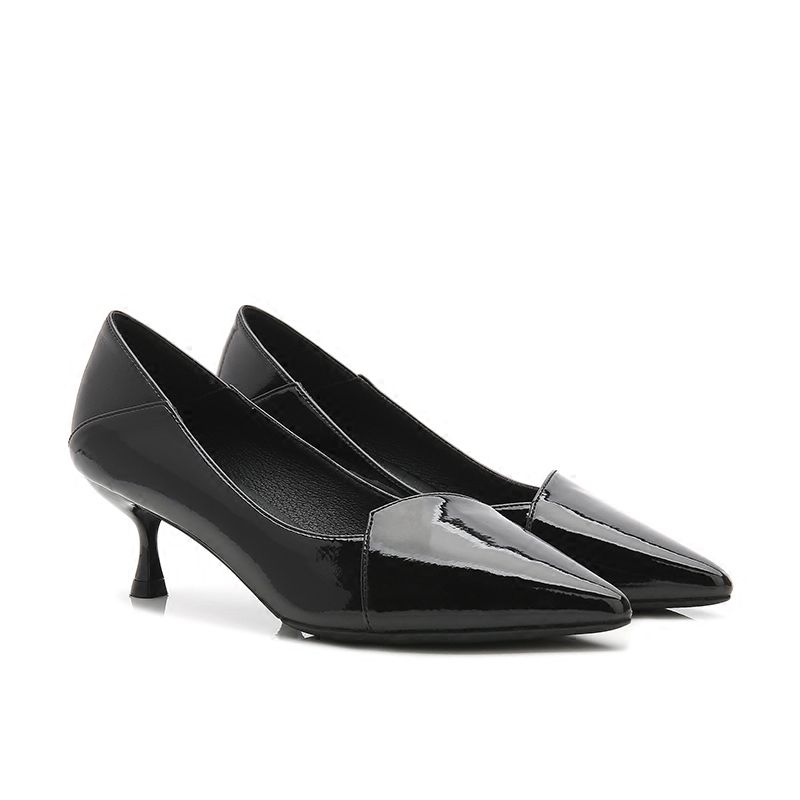 现在的高跟鞋越来越高级了，穿上它迷人至极，穿出凹凸好身材