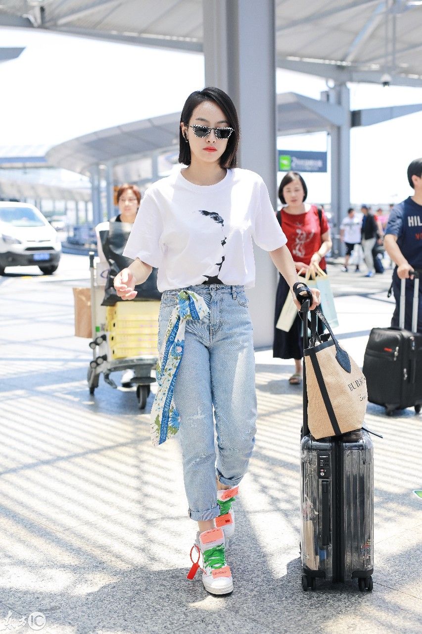 宋茜现身上海机场，网友:原谅我穿不起这双鞋子!