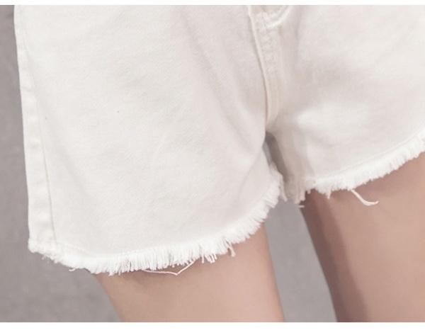 身材极好的白色牛仔裤美女，气质优雅大方，特别漂亮!