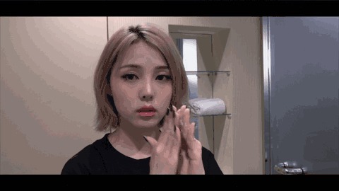 短发蒋欣画风变了！剪发堪比“整容”的还有谁？