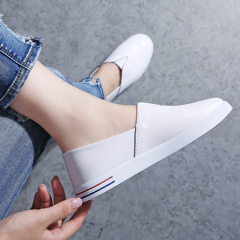 初秋，6070后尽量少穿凉鞋，当下流行的女鞋，给足舒适超养脚