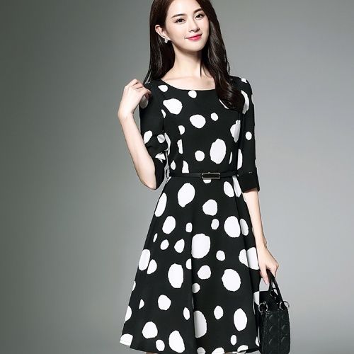 怪不得，如今的女人都在找这种秋装，真是贼美贼美的，借钱都要买