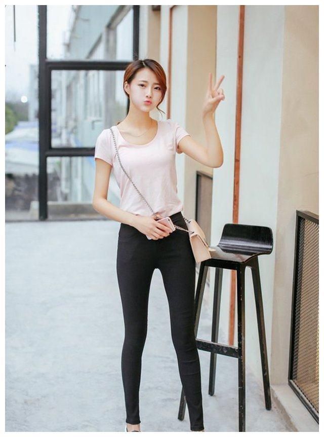 美图：紧身裤让你性感之余，又甜美可人，秀出完美曲线！