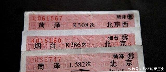 火车卧铺，为什么要把车票“收走”美女乘务员说出其中“门道”