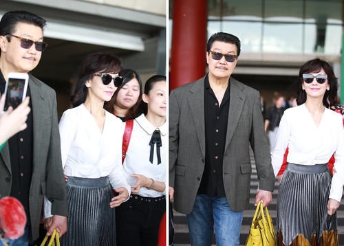 赵雅芝又亮相，衬衫搭配短裤挺时髦，真是个搭配有眼光的女人！