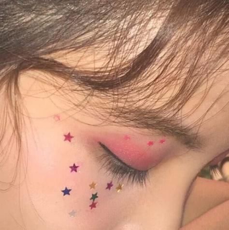  【看起来】女生眼睛有这“3标志”，天生自带“眼妆效果”，离脱单还远吗？