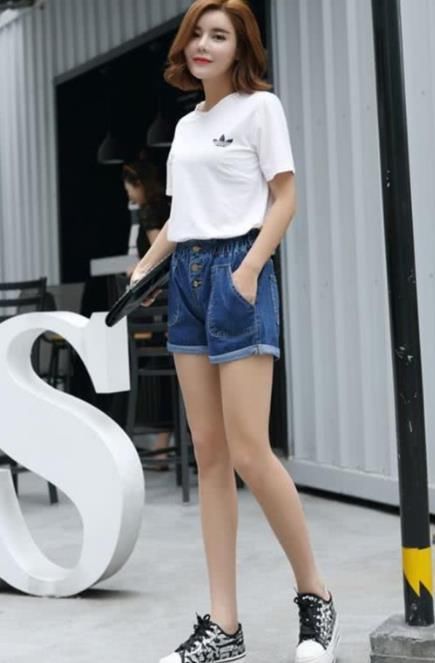 这个夏季时尚的穿搭从短裤开始,各种时尚穿搭带你清凉一夏