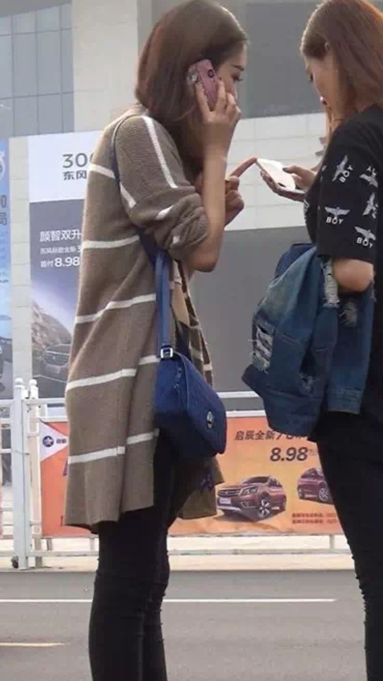 街拍丨捕捉到一只穿紧身裤的睫毛精，很撩!