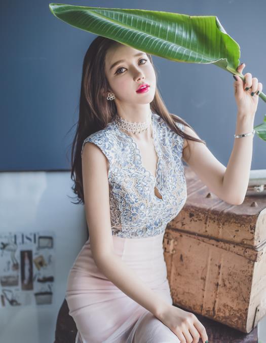 粉色|李妍静,一件复古短袖配粉色半身裙