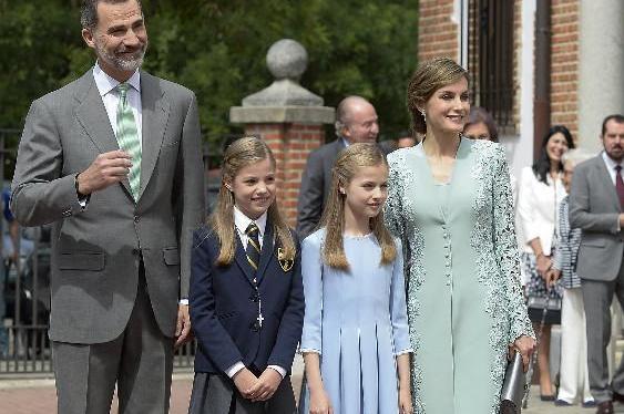 同是王的女人, 一个大方优雅, 一个知性端庄, 凯特和莱蒂齐亚谁更