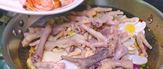 『大锅』难怪饭店的干锅虾那么好吃,原来诀窍这么简单,一次一大锅不够吃