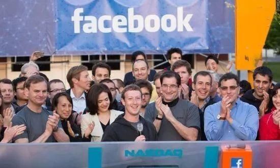 雷军上市敲钟穿得像新郎，画风喜庆我不敢看，史上最全敲钟攻略