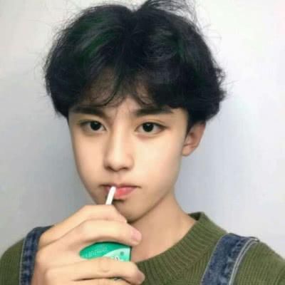  『飞机头发型』“五官不过关”的男生别剪“寸头”了，这3个发型让你“异性缘”爆棚
