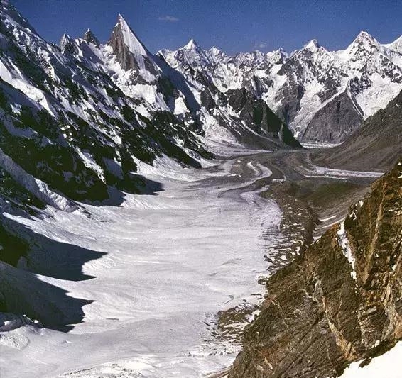 前有玉石垒猪圈, 后有和田玉砌鸡窝, 这个村子到底什么来头