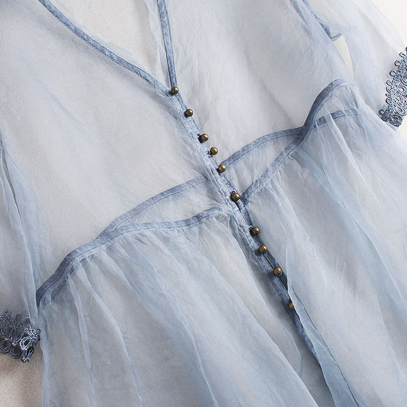 夏天只需要一件吊带，温柔性感，美背更要秀出来