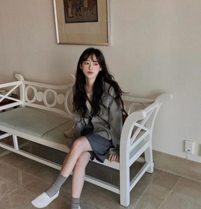  『凹陷的太阳穴』普通女生如何显高级？“有钱发型”一定要试试