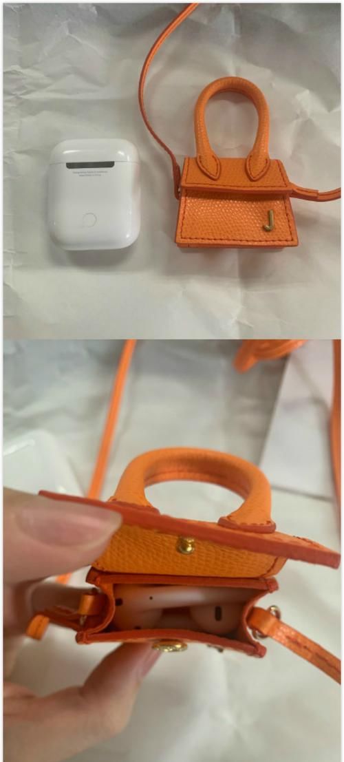  『AirPods』去年流行的迷你包out了，连AirPods都装不下，现在最火的是超大包