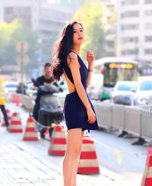  『蓝色』街拍：环肥燕瘦的美女，一条蓝色的连衣裙，时尚气质女神风采