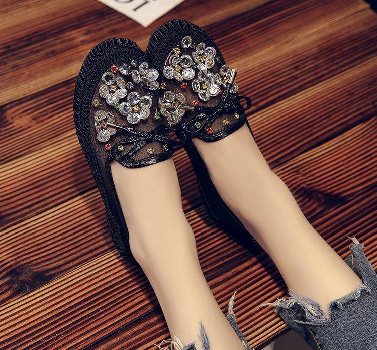 今年夏天给你的脚丫放个假，换掉累脚的高跟鞋，凉鞋能让你更好看