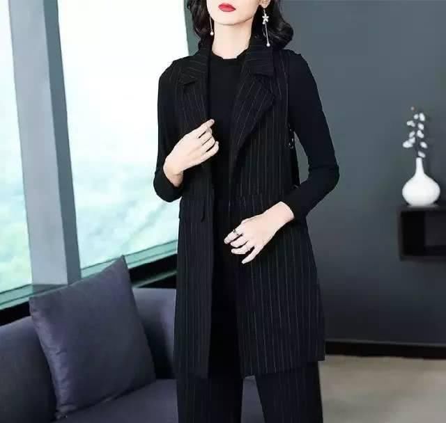  『套装』老婆不高，但真会打扮！穿这“优雅”套装＋短靴，拜年穿美的迷人