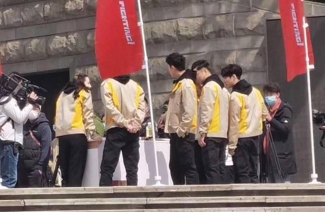  【上线】甜热热神秘的行程再次上线 现身《极限挑战》录制现场